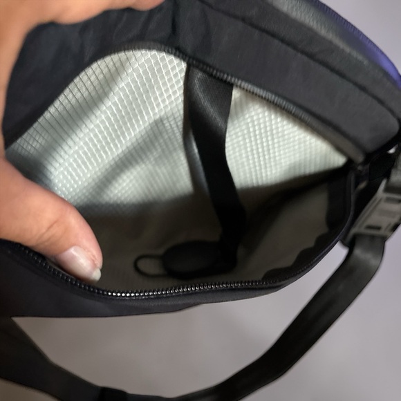 Sleek Black Men's Belt Bag - Picture 8 of 8